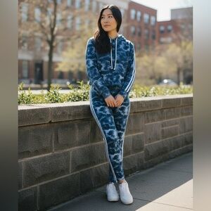 ❄️❄️Tie-Dye Hoodie (Large) and Leggings (Medium) ❄️❄️ Streetwear Society